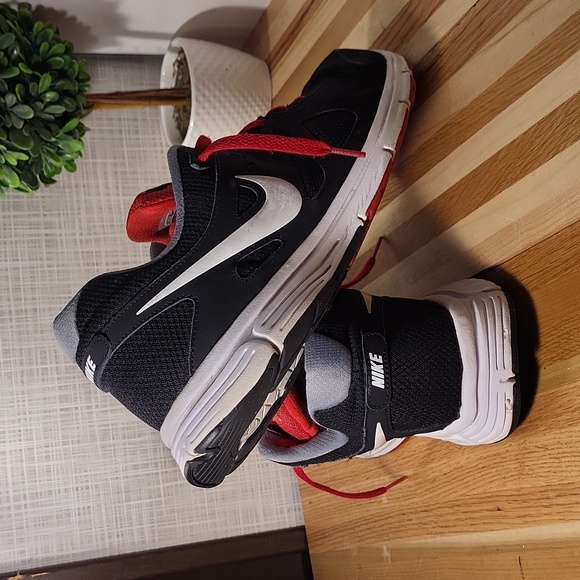 Nike Revolution 2, Black Red White, Running Shoes - Picture 5 of 5